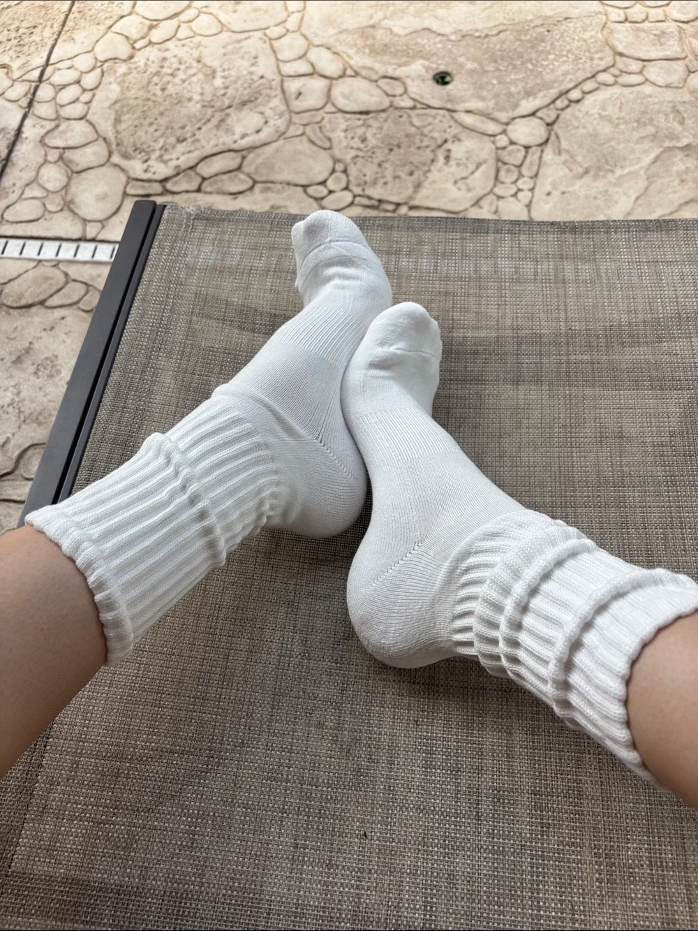 White cotton & spandex scrunch socks